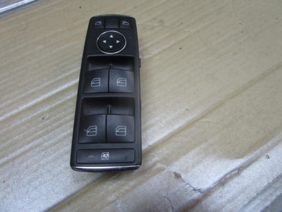 Блок кнопок стеклоподъемников MERCEDES-BENZ CLA-класс C117/X117 (2013 - 2016) фото 1 — Разборка Мерседес