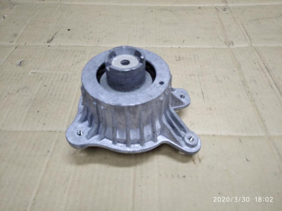Опора двигателя MERCEDES-BENZ C-класс W205/S205/C205/A205 (2014 - 2018) фото 1 — Разборка Мерседес