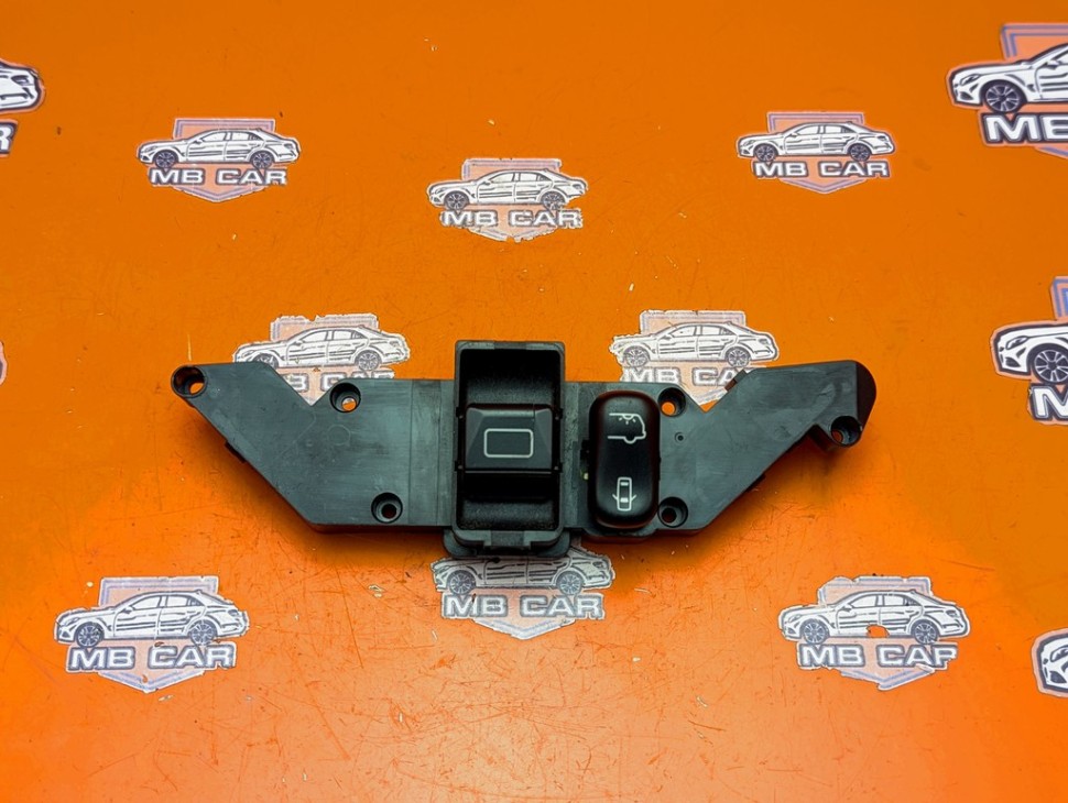 Кнопка сдвижного люка MERCEDES-BENZ M-класс W163 рестайлинг (2001 - 2005) фото 1 — Разборка Мерседес