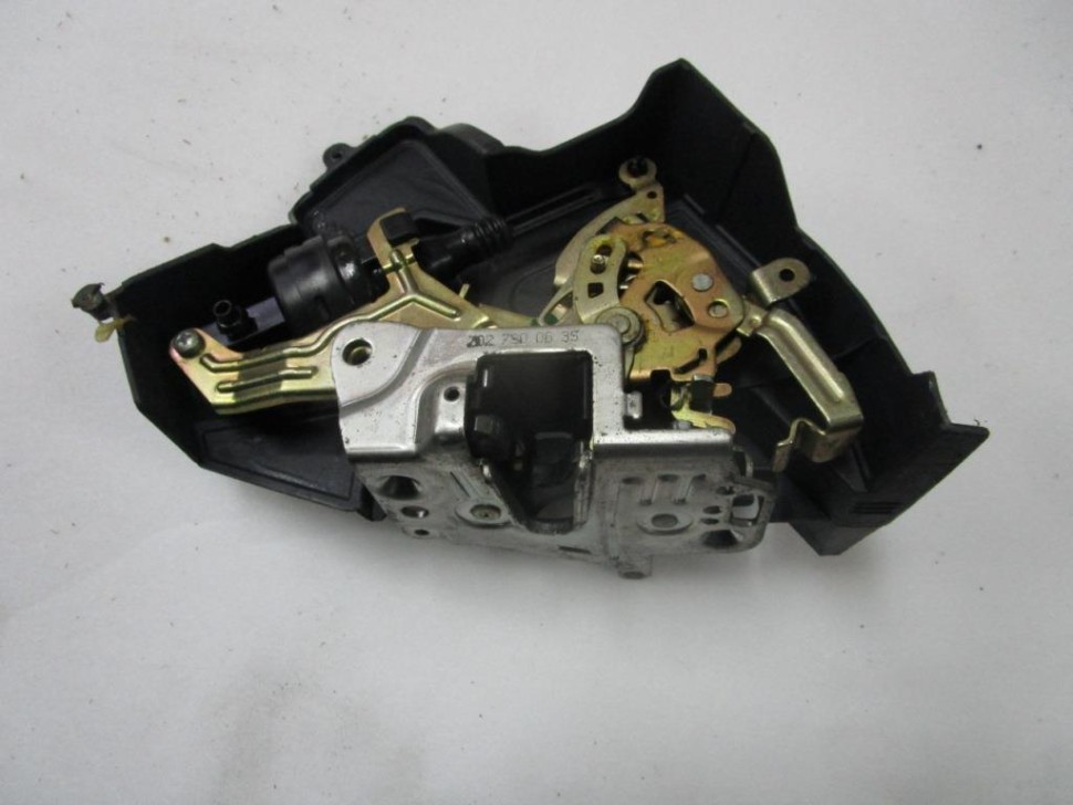 Замок двери задней правой MERCEDES-BENZ E-класс W210/S210 рестайлинг (1999 - 2003) фото 1 — Разборка Мерседес