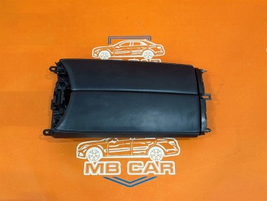 Крышка подлокотника MERCEDES-BENZ C-класс AMG W205/S205/C205/A205 (2014 - 2018) — Разборка Мерседес