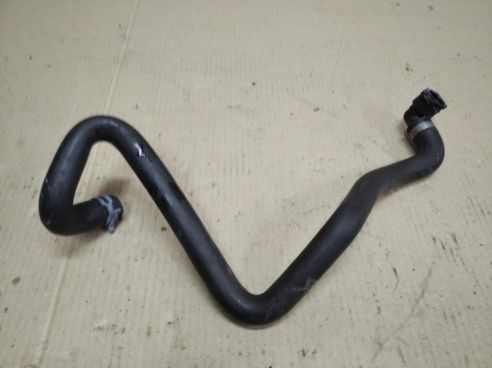 Патрубок ОЖ MERCEDES-BENZ GLA-класс X156 рестайлинг (2017 - 2020) фото 1 — Разборка Мерседес