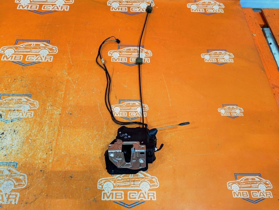 Замок двери передней правой MERCEDES-BENZ CLK-класс C209/A209 (2002 - 2005) фото 1 — Разборка Мерседес