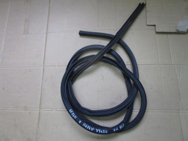 Уплотнитель дверного проема ( на кузове ) MERCEDES-BENZ Vito W638 (1996 - 2003) — Разборка Мерседес