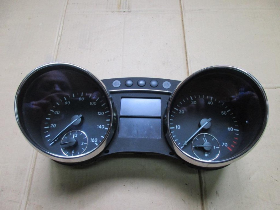 Щиток приборов MERCEDES-BENZ R-класс W251 (2005 - 2007) фото 1 — Разборка Мерседес