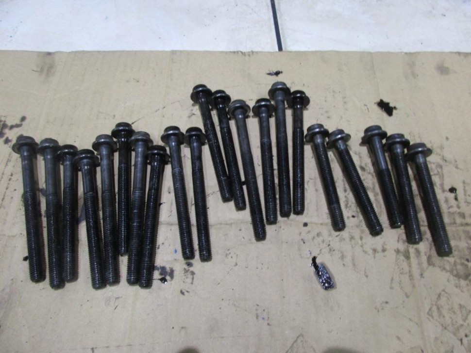 Болт ГБЦ MERCEDES-BENZ Sprinter W901-905 (1995 - 2006) фото 1 — Разборка Мерседес