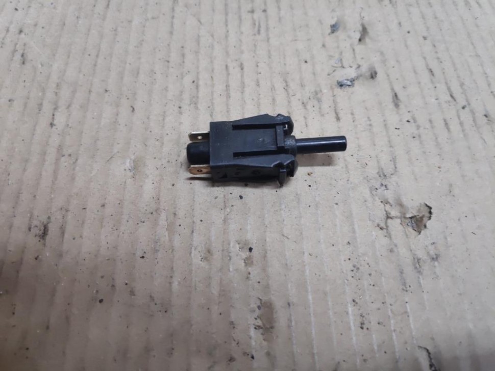 Выключатель стоп-сигнала MERCEDES-BENZ E-класс W124/S124/C124/A124 (1984 - 1997) фото 1 &mdash; Разборка Мерседес