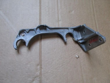 Кронштейн корпуса воздушного фильтра MERCEDES-BENZ E-класс W212/S212/C207/A207 (2009 - 2013) — Разборка Мерседес