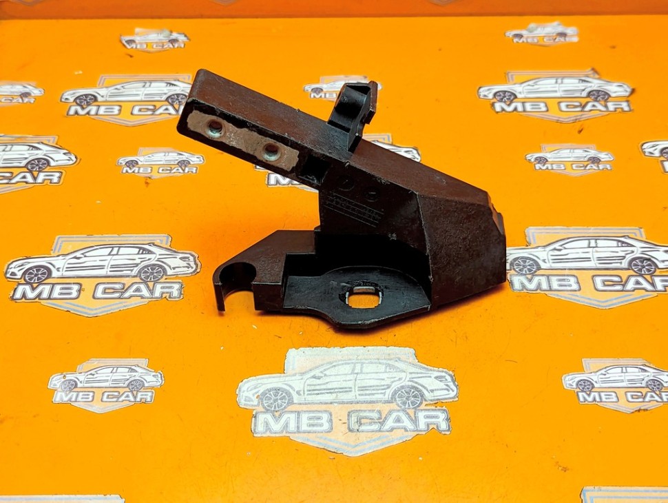 Кронштейн усилителя переднего бампера MERCEDES-BENZ C-класс W205/S205/C205/A205 (2014 - 2018) фото 1 — Разборка Мерседес