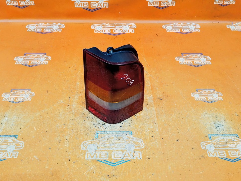 Фонарь задний левый MERCEDES-BENZ Vito W638 (1996 - 2003) фото 1 — Разборка Мерседес