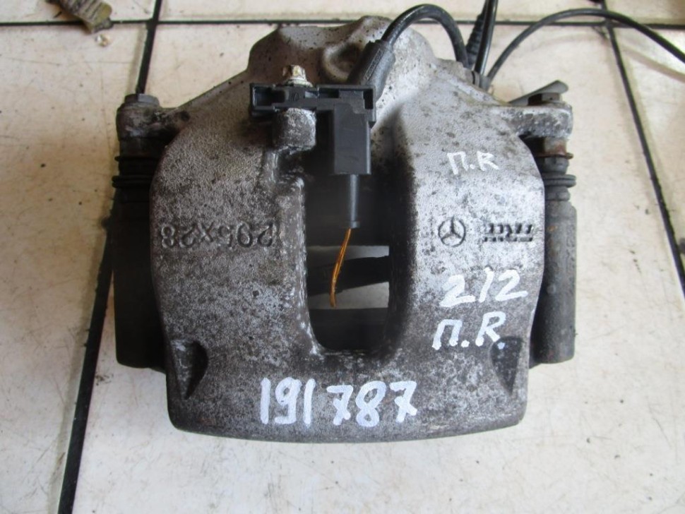 Суппорт передний правый MERCEDES-BENZ E-класс W212/S212/C207/A207 (2009 - 2013) фото 1 — Разборка Мерседес