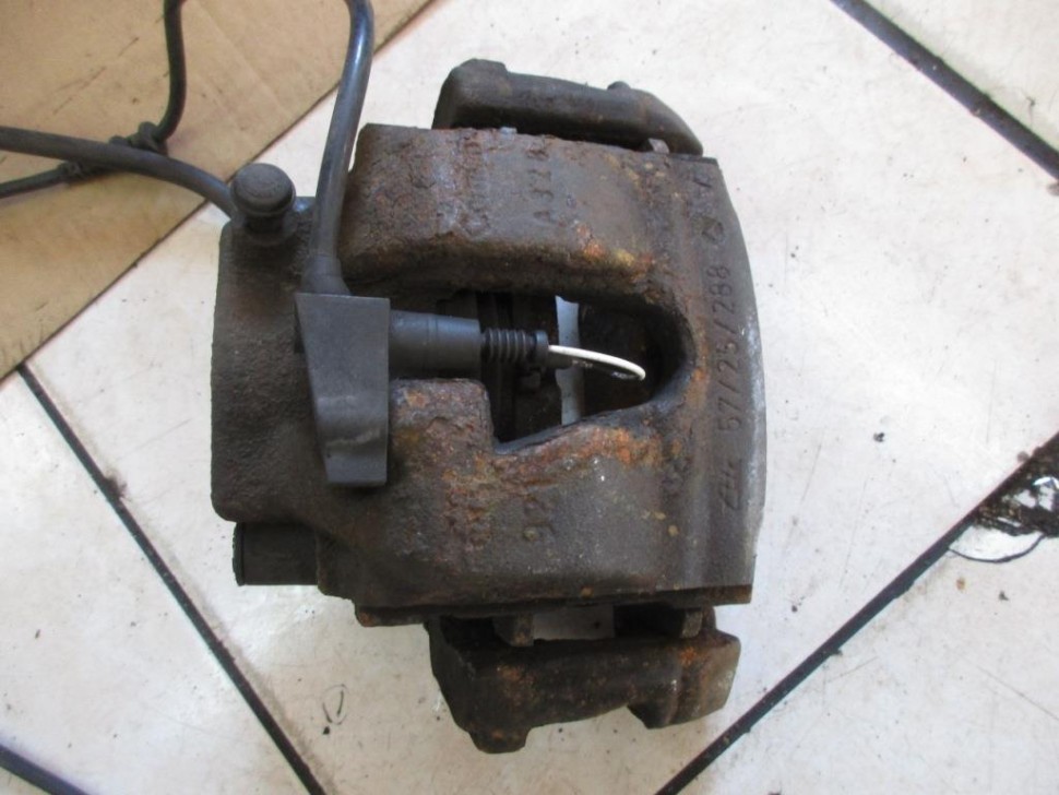 Суппорт передний левый MERCEDES-BENZ E-класс W210/S210 рестайлинг (1999 - 2003) фото 1 — Разборка Мерседес