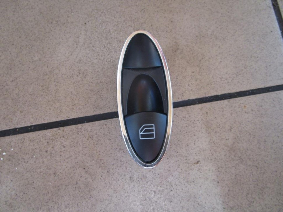 Кнопка стеклоподъемников MERCEDES-BENZ E-класс W211/S211 (2002 - 2006) фото 1 — Разборка Мерседес