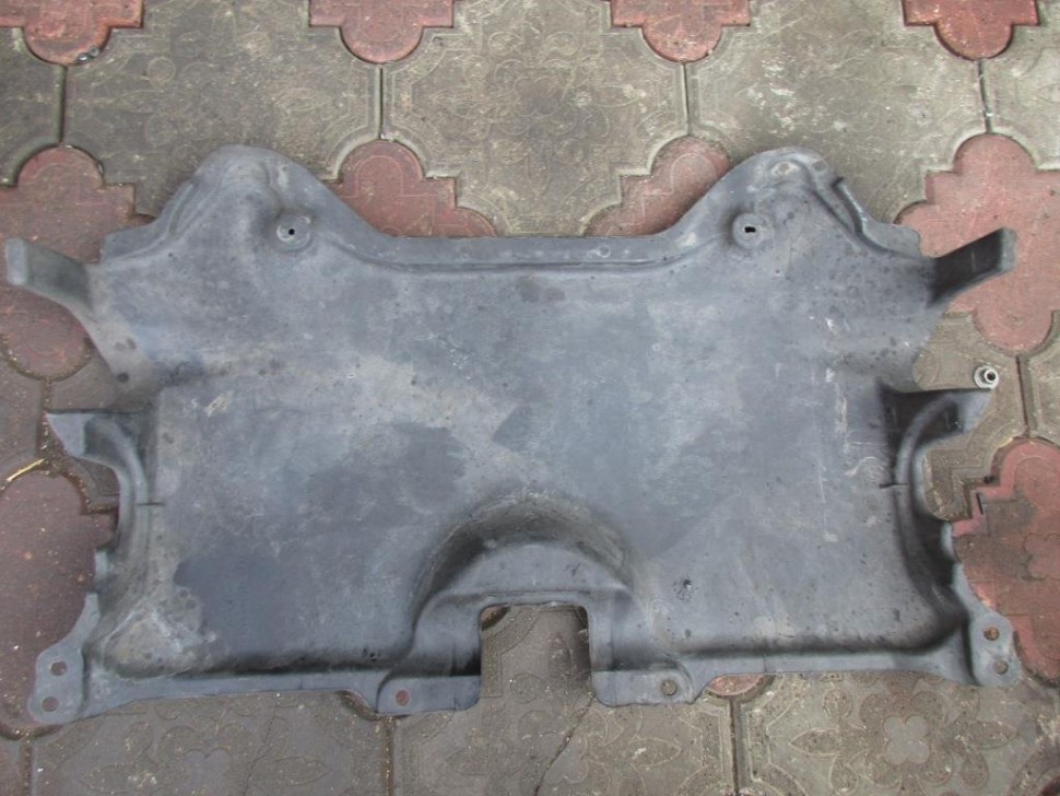 Защита двигателя MERCEDES-BENZ C-класс W204/S204 (2006 - 2011) фото 1 — Разборка Мерседес