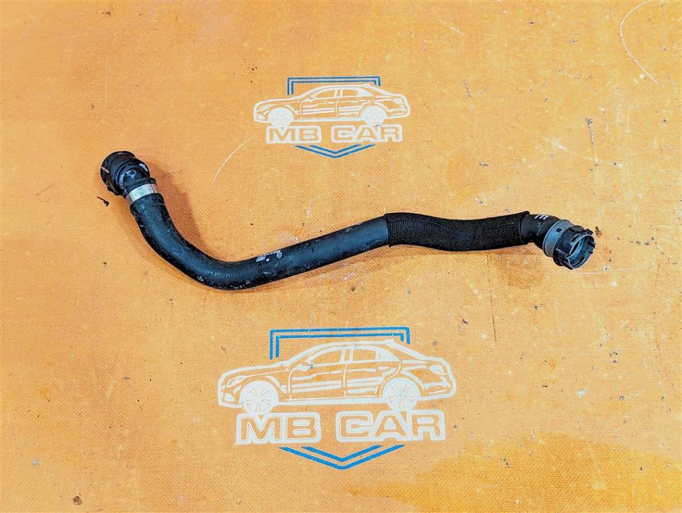 Патрубок ОЖ MERCEDES-BENZ CLA-класс C118/X118 (2019 - 2023) фото 1 — Разборка Мерседес