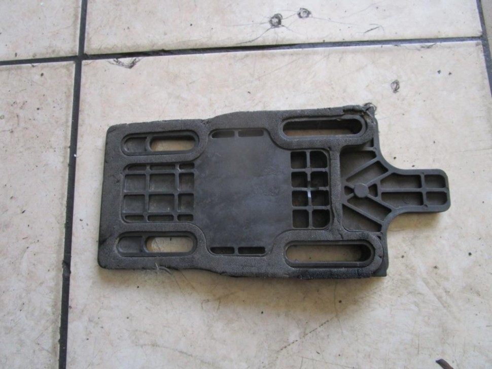 Кронштейн усилителя заднего бампера MERCEDES-BENZ S-класс W220 (1998 - 2005) фото 1 — Разборка Мерседес