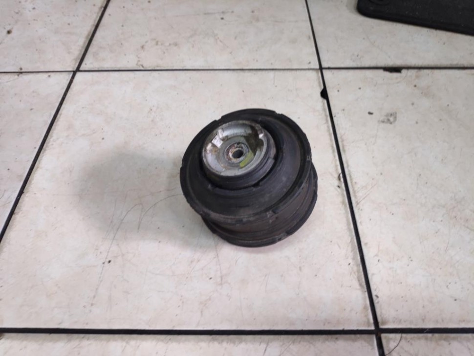 Опора двигателя MERCEDES-BENZ C-класс W203/S203/CL203 (2000 - 2004) фото 1 — Разборка Мерседес