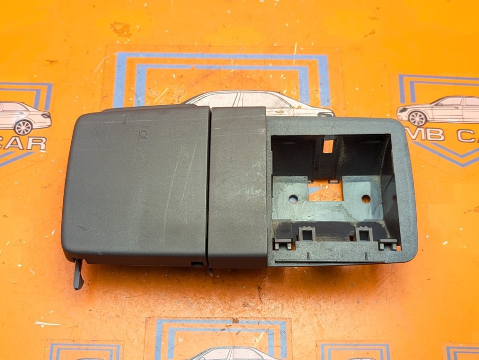 Подстаканник MERCEDES-BENZ V-класс W638/W639 (1996 - 2003) V 220 2.1 D AT (122 л.с.) фото 1 &mdash; Разборка Мерседес