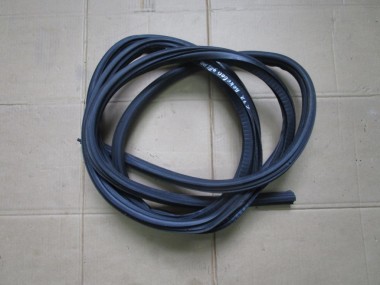 Уплотнитель дверного проема ( на кузове ) MERCEDES-BENZ Vito W638 (1996 - 2003) — Разборка Мерседес