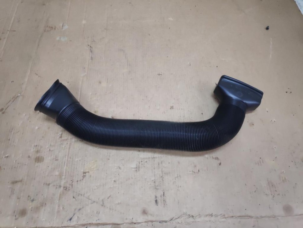 Патрубок воздушный MERCEDES-BENZ E-класс W124/S124/C124/A124 (1984 - 1997) фото 1 — Разборка Мерседес