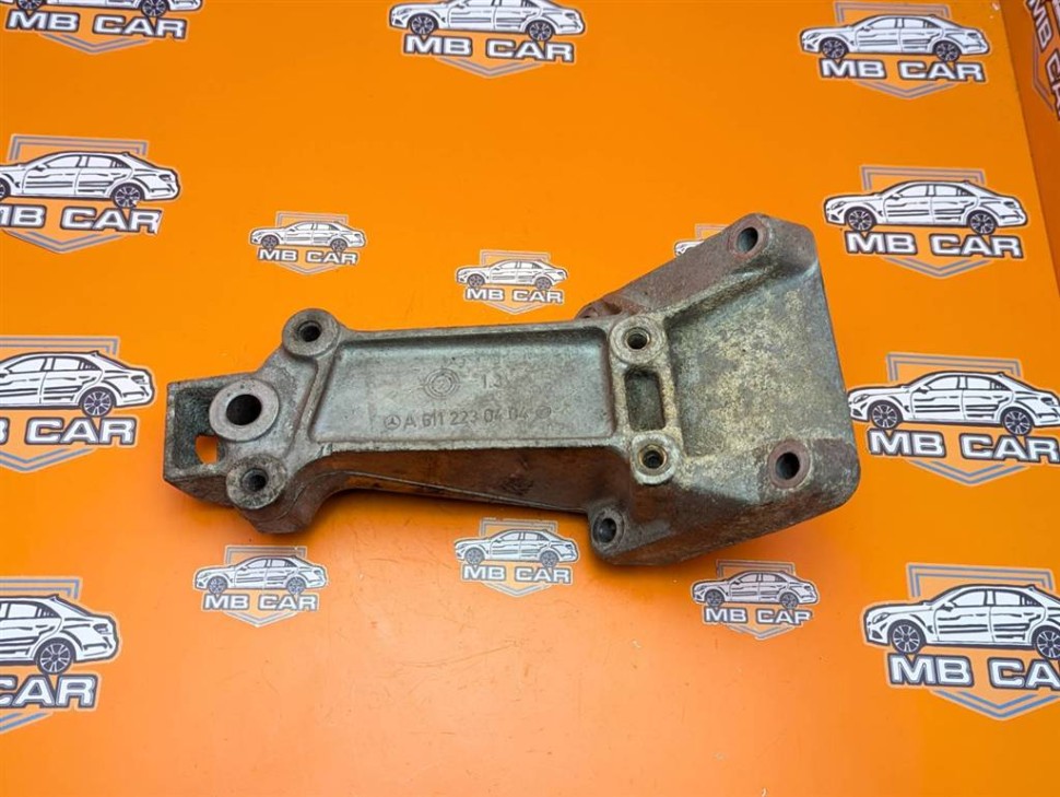 Лапа левая MERCEDES-BENZ Sprinter W901-905 (1995 - 2006) фото 1 — Разборка Мерседес