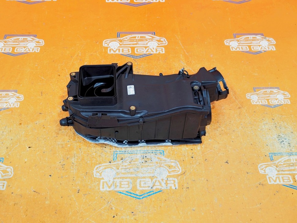 Корпус воздушного фильтра MERCEDES-BENZ C-класс W205/S205/C205/A205 (2014 - 2018) фото 1 — Разборка Мерседес