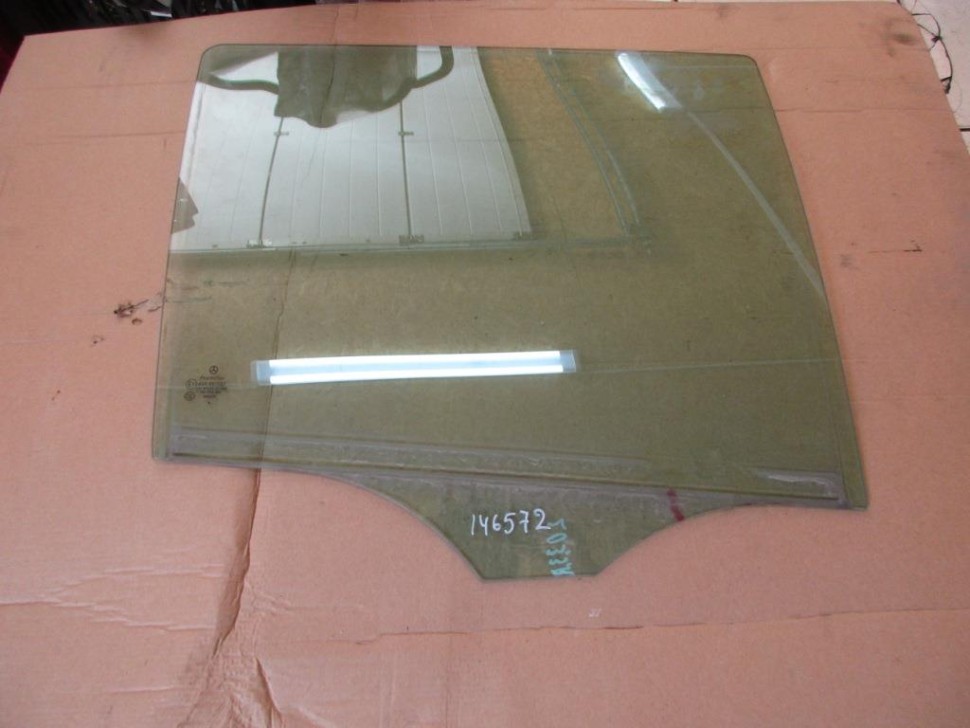 Стекло заднее правое MERCEDES-BENZ C-класс W203/S203/CL203 рестайлинг (2004 - 2008) фото 1 — Разборка Мерседес