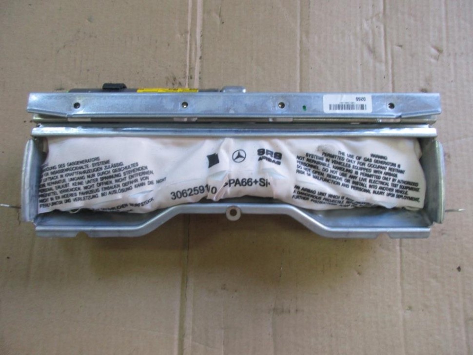 Подушка безопасности коленная MERCEDES-BENZ C-класс AMG W204/S204/С204 рестайлинг (2011 - 2015) фото 1 — Разборка Мерседес