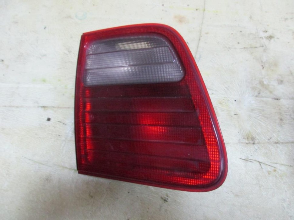 Фонарь крышки багажника MERCEDES-BENZ E-класс W210/S210 (1995 - 1999) фото 1 — Разборка Мерседес