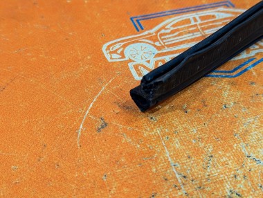 Уплотнитель капота MERCEDES-BENZ E-класс W124/S124/C124/A124 (1984 - 1997) — Разборка Мерседес