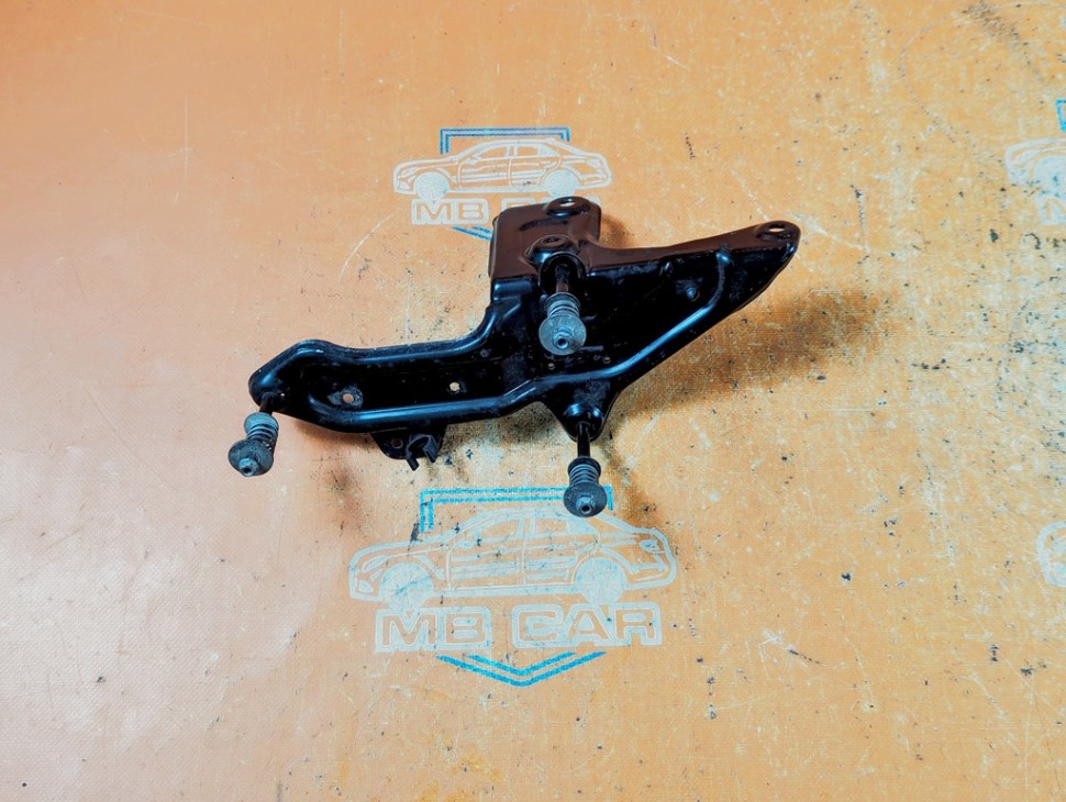 Кронштейн компрессора подвески MERCEDES-BENZ S-класс W221 (2005 - 2009) фото 1 &mdash; Разборка Мерседес