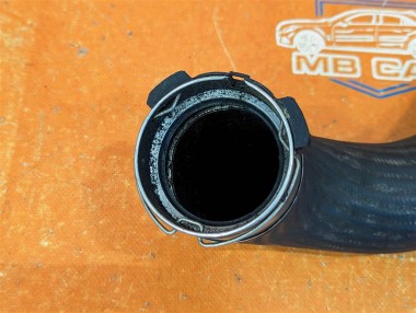 Патрубок интеркулера MERCEDES-BENZ E-класс W212/S212/C207/A207 (2009 - 2013) — Разборка Мерседес
