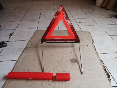 Знак аварийной остановки MERCEDES-BENZ M-класс W164 (2005 - 2008) — Разборка Мерседес