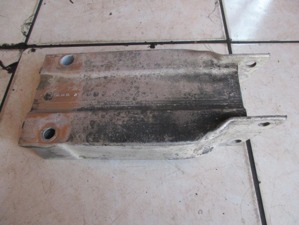 Кронштейн усилителя переднего бампера MERCEDES-BENZ C-класс W204/S204/С204 рестайлинг (2011 - 2015) фото 1 — Разборка Мерседес