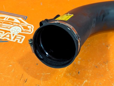 Патрубок воздушный MERCEDES-BENZ C-класс W204/S204 (2006 - 2011) — Разборка Мерседес