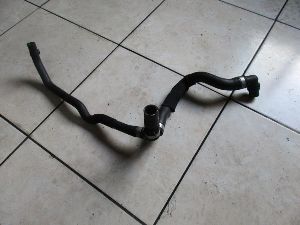 Патрубок ОЖ MERCEDES-BENZ C-класс W205/S205/C205/A205 (2014 - 2018) фото 1 — Разборка Мерседес