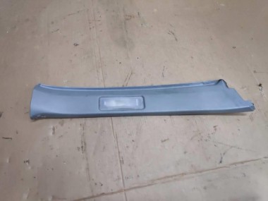 Накладка задней стойки MERCEDES-BENZ E-класс W124/S124/C124/A124 (1984 - 1997) — Разборка Мерседес