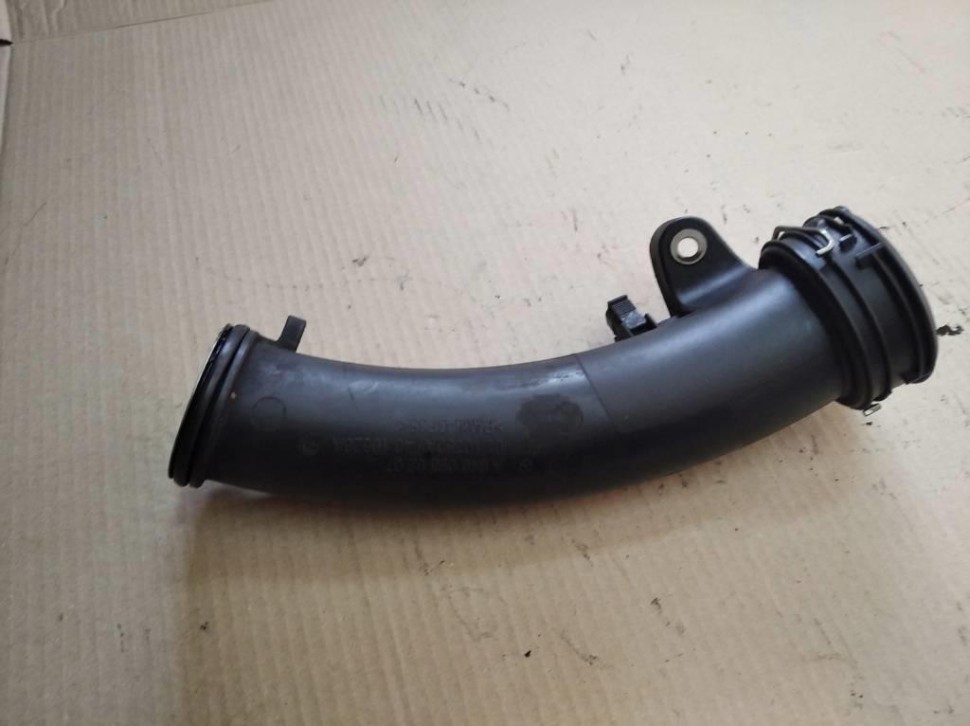 Патрубок интеркулера MERCEDES-BENZ E-класс W211/S211 рестайлинг (2006 - 2009) фото 1 — Разборка Мерседес