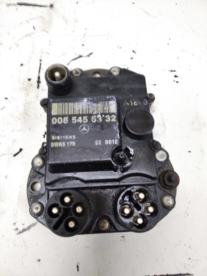 Коммутатор зажигания MERCEDES-BENZ W124 W124/S124/C124/A124 (1984 - 1993) фото 1 — Разборка Мерседес