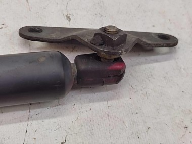 Амортизатор крышки багажника MERCEDES-BENZ Vito W638 (1996 - 2003) — Разборка Мерседес