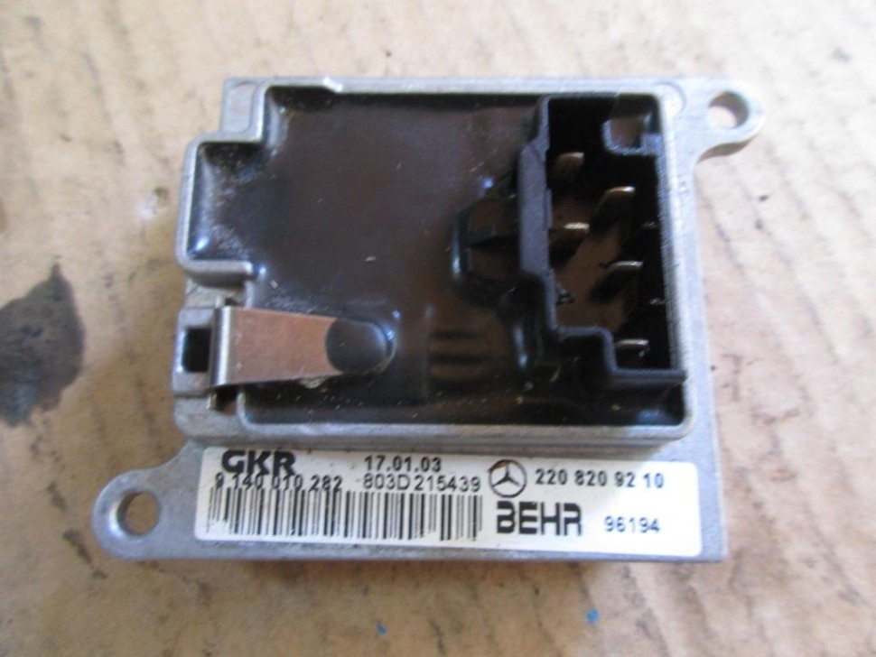 Реле моторчика печки MERCEDES-BENZ S-класс W220 рестайлинг (2002 - 2005) фото 1 — Разборка Мерседес
