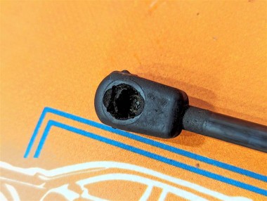 Амортизатор капота MERCEDES-BENZ C-класс W204/S204 (2006 - 2011) — Разборка Мерседес