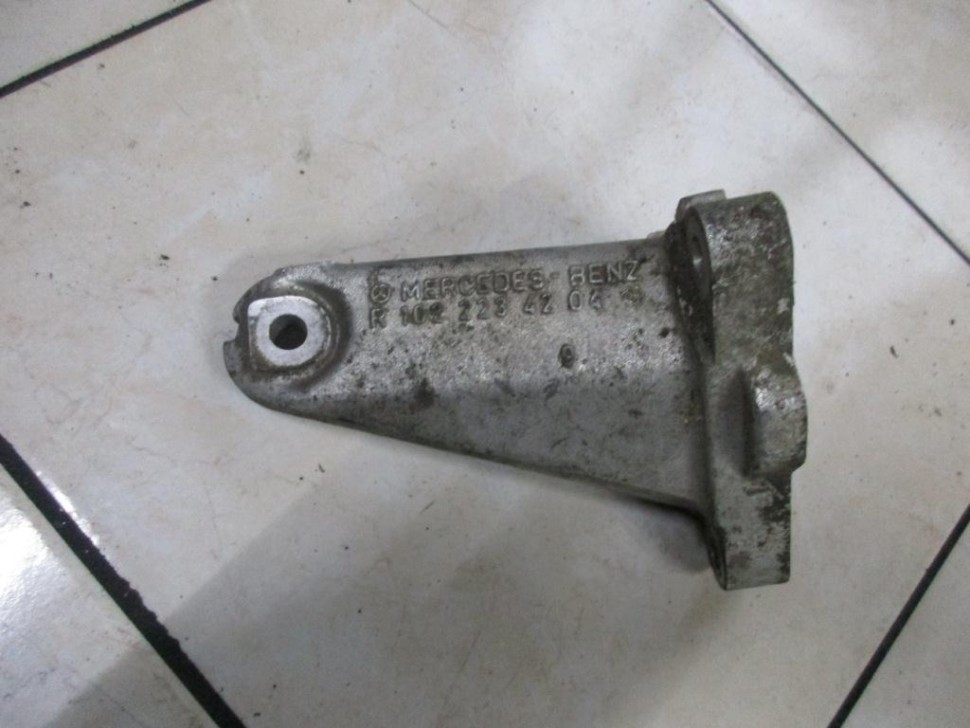 Лапа правая MERCEDES-BENZ W124 W124/S124/C124/A124 (1984 - 1993) фото 1 — Разборка Мерседес