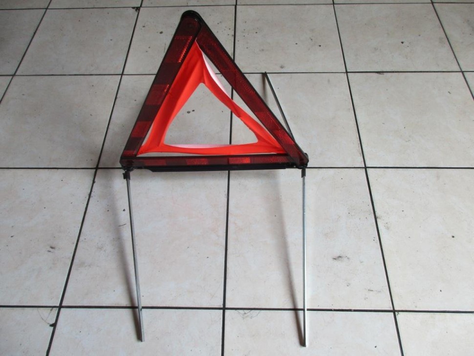 Знак аварийной остановки MERCEDES-BENZ S-класс W221 (2005 - 2009) фото 1 — Разборка Мерседес