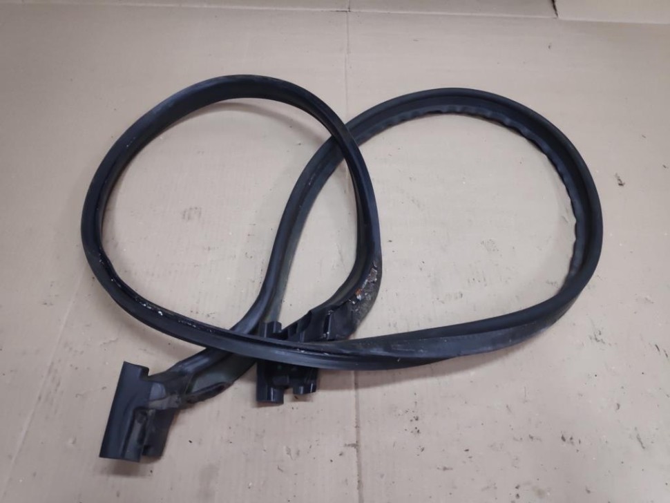 Уплотнитель крышки багажника MERCEDES-BENZ SLK-класс R171 (2004 - 2008) фото 1 — Разборка Мерседес