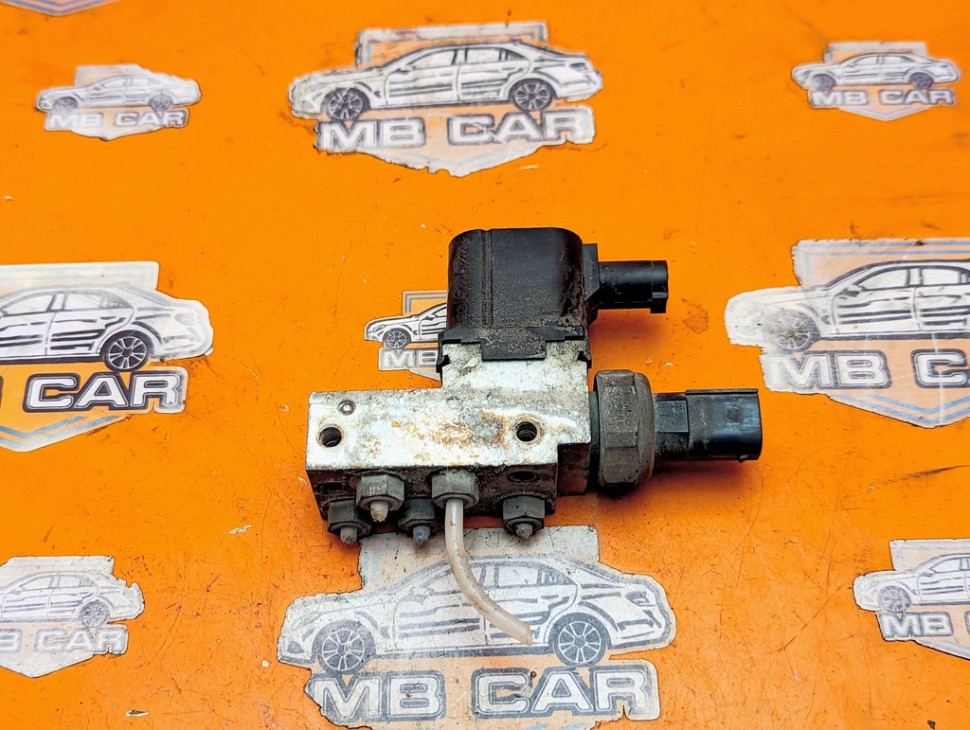 Блок клапанов пневмоподвески MERCEDES-BENZ E-класс W211/S211 (2002 - 2006) фото 1 &mdash; Разборка Мерседес