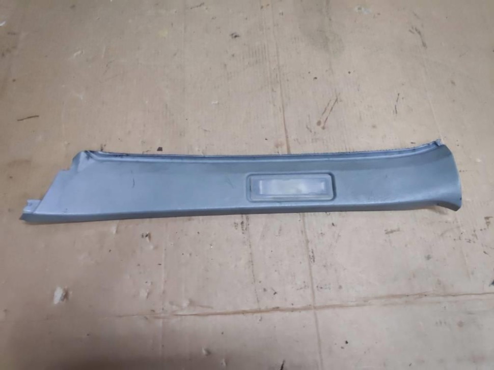 Накладка задней стойки MERCEDES-BENZ E-класс W124/S124/C124/A124 (1984 - 1997) фото 1 — Разборка Мерседес