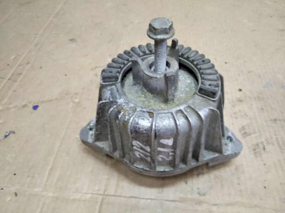 Опора двигателя MERCEDES-BENZ E-класс W212/S212/C207/A207 рестайлинг (2013 - 2016) фото 1 — Разборка Мерседес