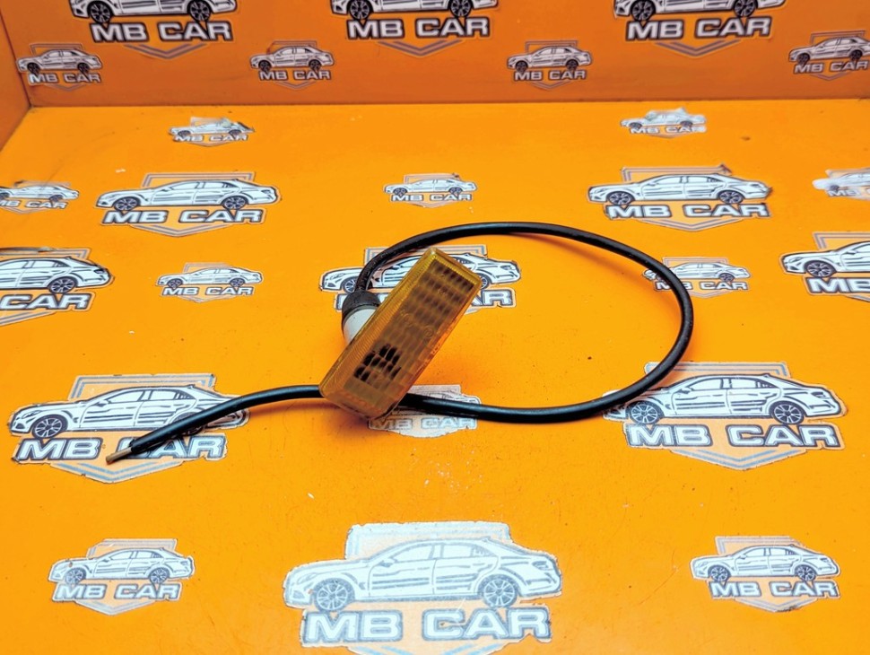 Поворотник левый MERCEDES-BENZ E-класс W124/S124/C124/A124 (1984 - 1997) фото 1 — Разборка Мерседес