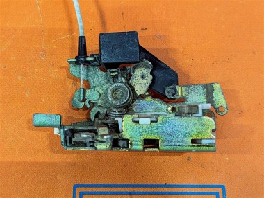 Замок двери передней правой MERCEDES-BENZ Sprinter W901-905 (1995 - 2006) — Разборка Мерседес